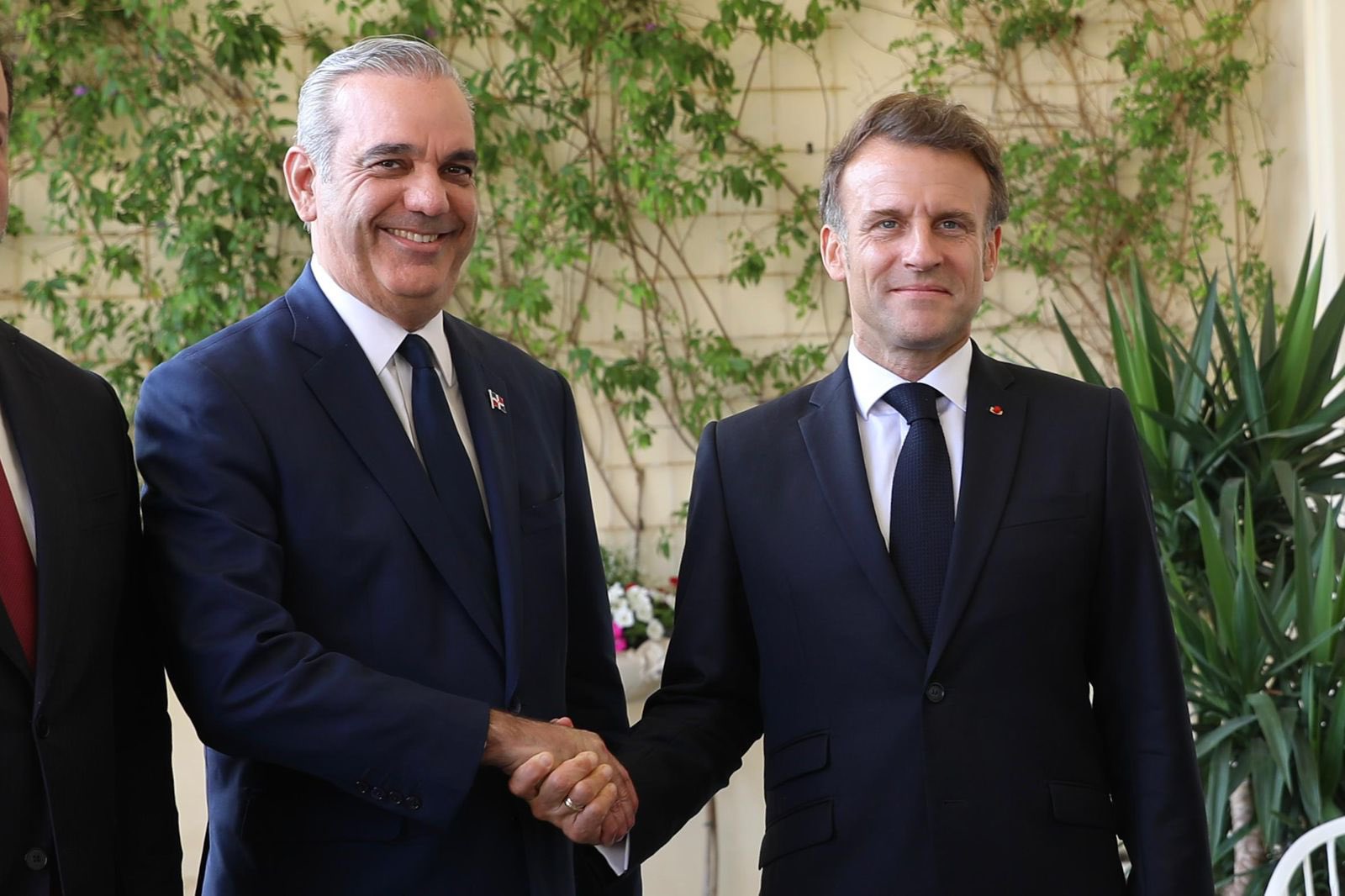 Presidente Abinader se reúne con Emmanuel Macron en Niza y recibe respaldo para proyectos clave en República Dominicana